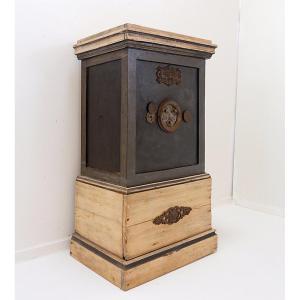 Antique Safe, “incombustible Bauche”, Early 20th Century
