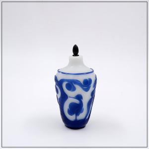Clear Glass Snuff Bottle With Blue Inlay, China, 19th Century
