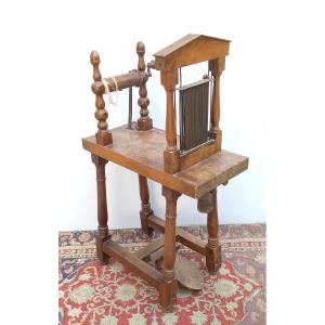 Ribbon Loom, Turned Fruit Wood, Arles Region, Beautiful Handcrafted Model