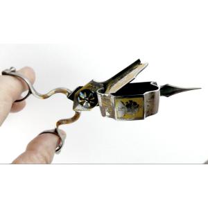 Eskilstuna, Luxurious Gold Damascus Mouchettes, Castle, Harp And Rose. Candle Snuffers