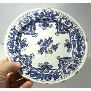 Pretty Cup, Earthenware From Nevers, 17th Century, Good Condition