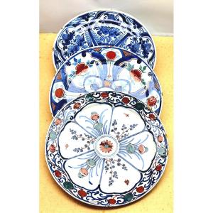 Delft, 18th Century Bouquet Of Colors, 3 Plates In Good Condition