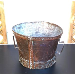 Beautiful Provençal Copper: Engraved Ferrat Of A Water Carrier, 18th Century, Used Condition