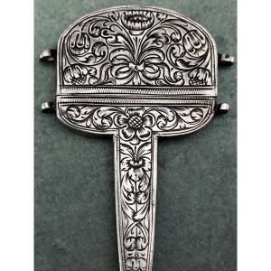 Louis XIII Period: Couture Jewelry: Tiny Engraved Silver Scissors Case