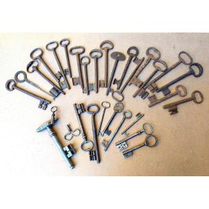 Collection Of 30 Collectible Keys, From  16th To 19th Century, Discovery Condition