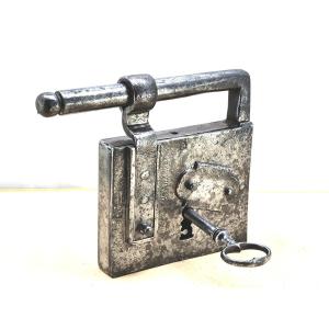 Powerful Square Padlock Vertevelle, 18th  Forged, Beautiful Key, Good Condition