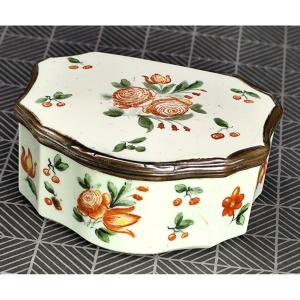 18th Century Milk Glass Snuffbox, Austria Or Bohemia, Enamelled Of Flowers