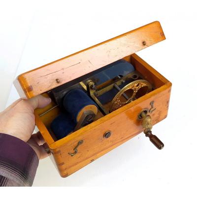 Medical: Magneto-electrique De Davis Kidder For France, 150 Years Old