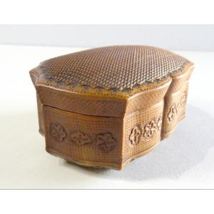 Tabatière En Buis Ciselé, Modèle d'Orfèvrerie, 18e Siècle