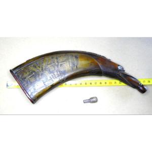 Powder Horn, Alpine Mountains, 18th Century, Well Engraved Horn Bird