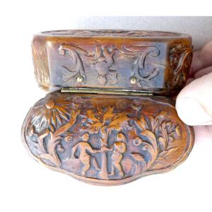 Monoxyle  Boxwood Snuffbox:  Garden Of Eden, Louis XIV Period, Fine Treen