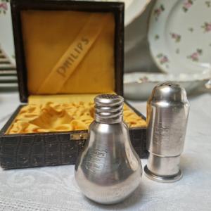 Saleron And Pepper Shaker In The Shape Of A Light Bulb And A Battery In Silver Metal