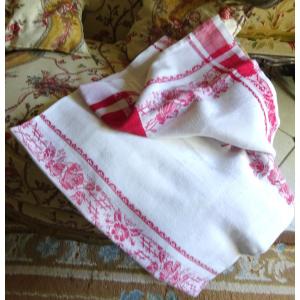 Rectangular Damask Tablecloth With Red Slatted Decor