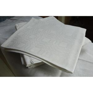 Set Of 11 Large Damask Napkins With Geometric Decoration 