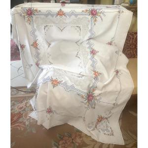 Embroidered Rectangular Tablecloth And Napkins