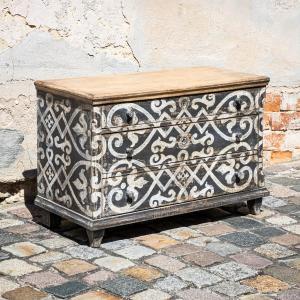 Hand-painted Chest Of Drawers With Heart Motif, 19th Century