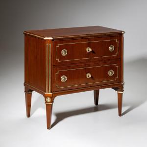 Neoclassical Mahogany Chest Of Drawers, Late 18th Century