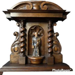 Alcove Sheltering St Peter