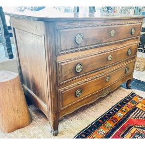 Louis XV Chest Of Drawers In Walnut, 18th Century 