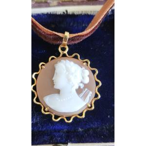 Belle Epoque 18ct Gold Cameo Pendant In Shell