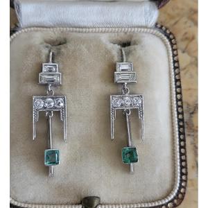 Platinum Earrings Set With Baguette Diamonds And Art Deco Emeralds 
