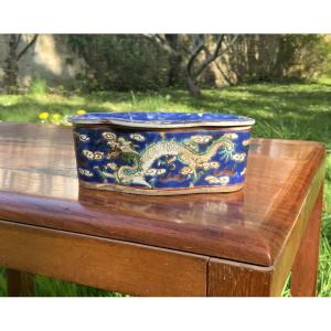 19th Century China: A Cricket Box.