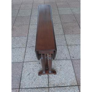 A Mahogany Drop-leaf Table.