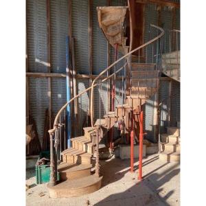 Escalier exceptionnel à noyau creux  "dit à noeud de cravate" (restauré)