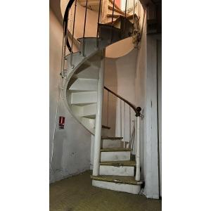 All-wood Spiral Staircase, 116.4cm In Diameter And 308.5cm High 