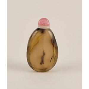 Pebble Shape Agate Snuff Box