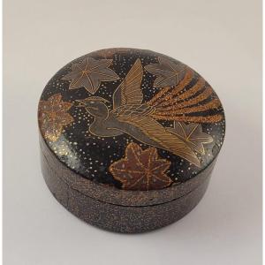 Small Circular Box - Phoenix Decor - Lacquer And Mother-of-pearl - Japan - 19th Century