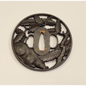 Tsuba Maru Gata In Iron - Boar And Oak Branches - Middle Edo - Shibuichi