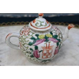 Small Chinese Porcelain Teapot 19th Century