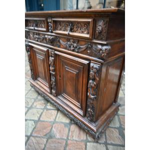 Italian Credenza In Solid Walnut From The Early 17th Century