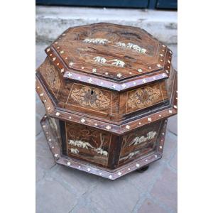 Large 19th-century Box Decorated With Elephants 