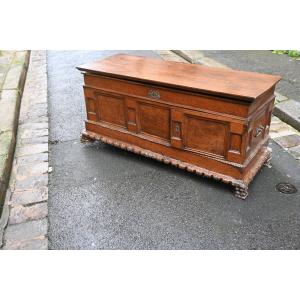 Important 18th-century Chest