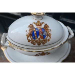 19th Century Elaine Pork Dinner Service With Coat Of Arms
