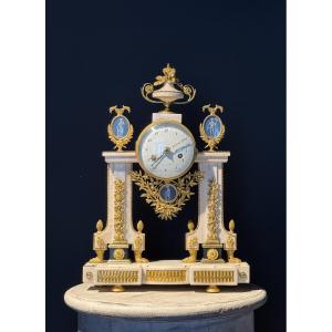 Lxvi Period Clock In White Marble And Gilded Bronze