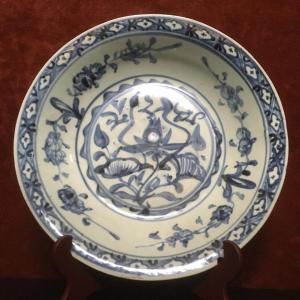 A Large 16th Century Chinese Dish (swatow) 38 Cm Diameter 