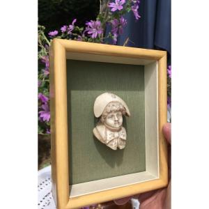 A Collector's Item In Ivory, The Small N, 19th Century