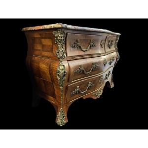 Beautiful Louis XV Style Commode, 20th Century.