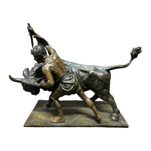 Beautiful Bronze Sculpture Depicting A Gladiator Fighting A Bull, 19th Century.