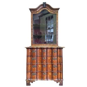 Elegant Marquetry Display Case, Late 18th/early 19th Century.