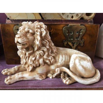 Porcelain Lion Late 19thc.