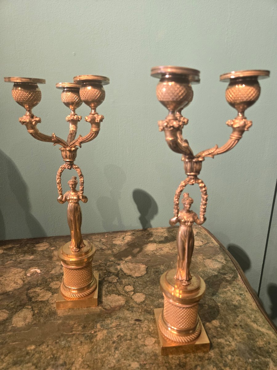 Coppia di candelieri in bronzo dorato h 34 " figure femminili, epoca 1820 circa