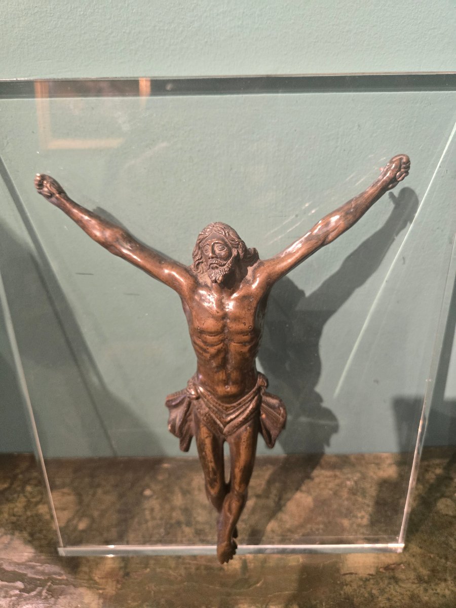 Figura di Cristo in bronzo, cm 28 x 20, montato su pannello di pexiglass, buono stato, fine 700-photo-1