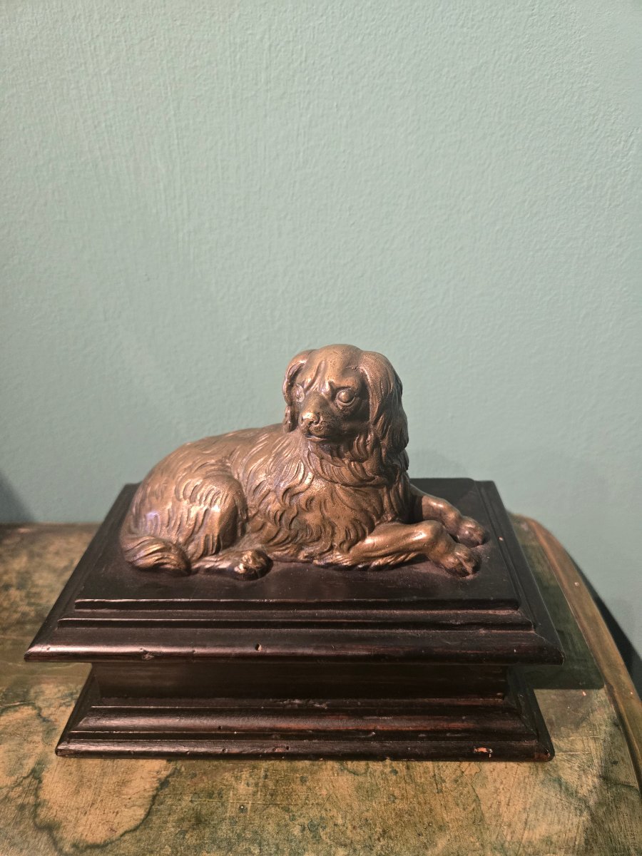 Piccoli cani in bronzo, fine 800, montato su basetta in legno ( successiva) 15 x 8 cm -photo-4