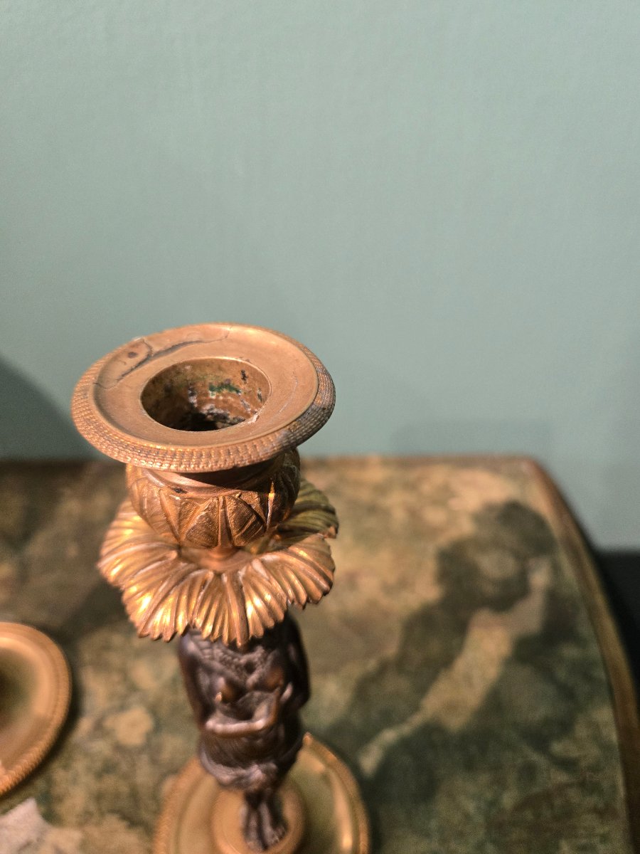 Coppia di candelieri in bronzo, h 26 cm , return d'Egypte, XIX secolo, discreto stato cons.-photo-1