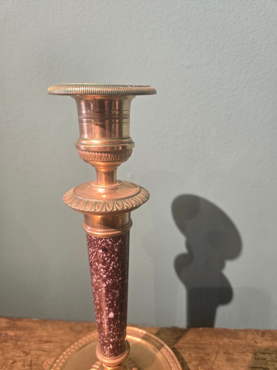 Coppia di piccoli candelieri in bronzo dorato e porfido, h 21 cm , XX secolo, buono stato -photo-2