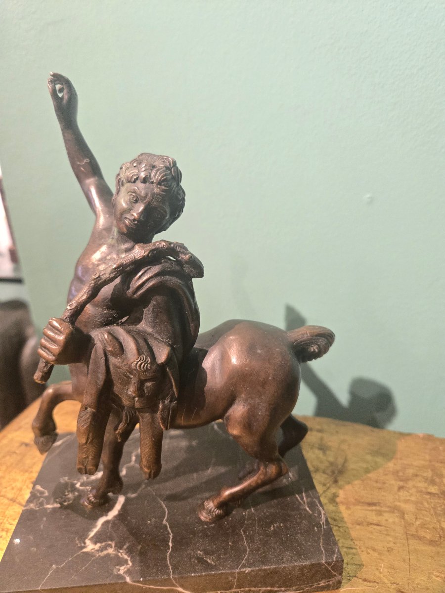 Piccola coppia di sculture in bronzo " Centauri" h 18 x 15, basetta in marmo, fine XIX secolo-photo-2